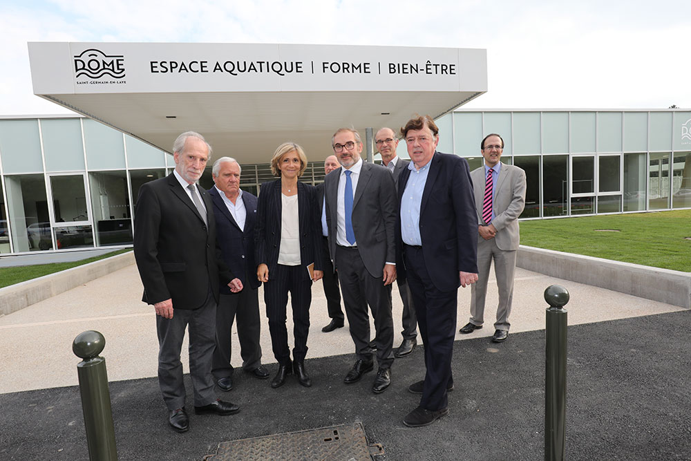 photo de personnalités politiques devant le dôme