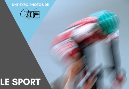 affiche de l'expo photo le sport olympique s'expose tronquée on y voit un cycliste flou